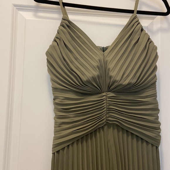 Sage Midi Dress with pleats - Picture 5 of 7